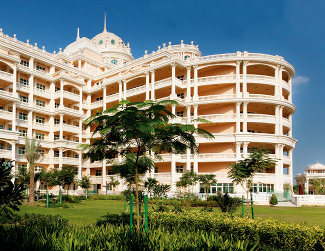 Dubai-Hotel-Kempinski-Palm-Jumeirah-04-HotelResidences-exterior-landscape[1].jpg